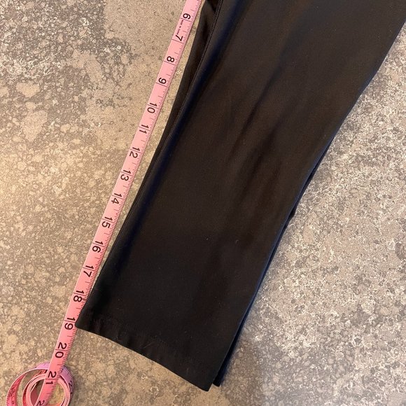 NIKE DriFit High compression Womens Legendary Leggings Capri - Picture 2 of 5